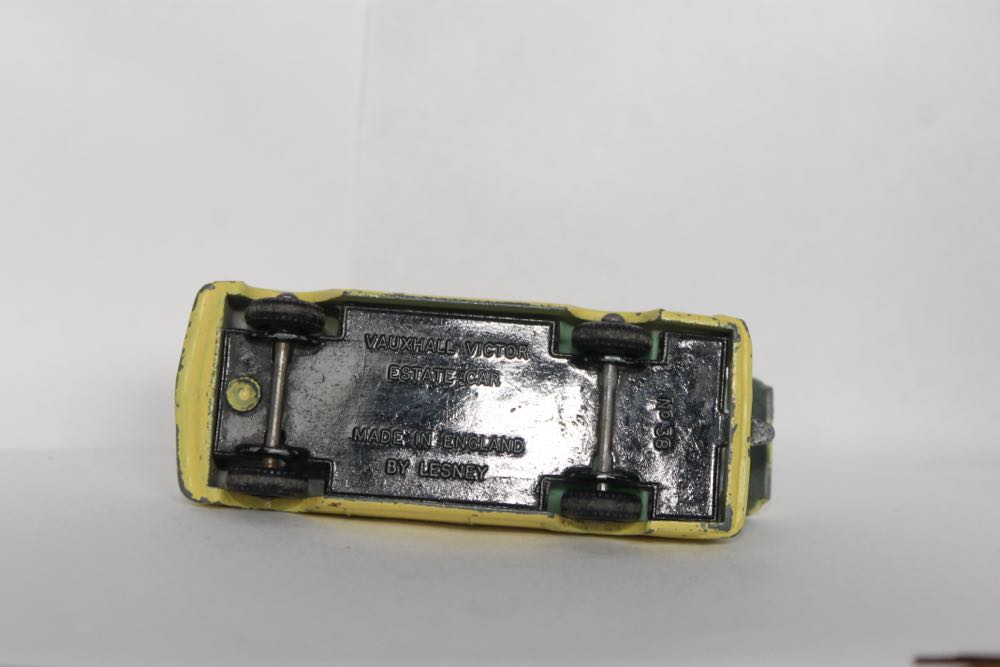 Vauxhall Victor Estate Car - Matchbox 75 RW toy car collectible - Main Image 3