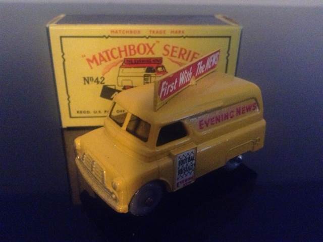 Bedford Evening News Van 42A-5 - 1-75 Matchbox toy car collectible - Main Image 2