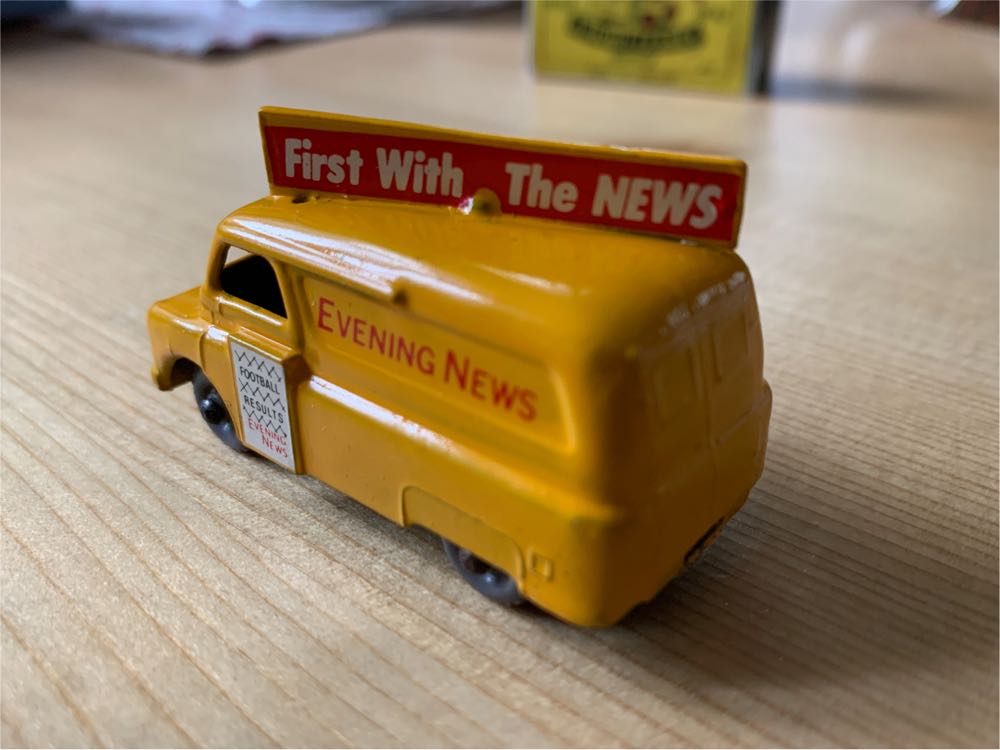 Bedford Evening News Van 42A-5 - 1-75 Matchbox toy car collectible - Main Image 4