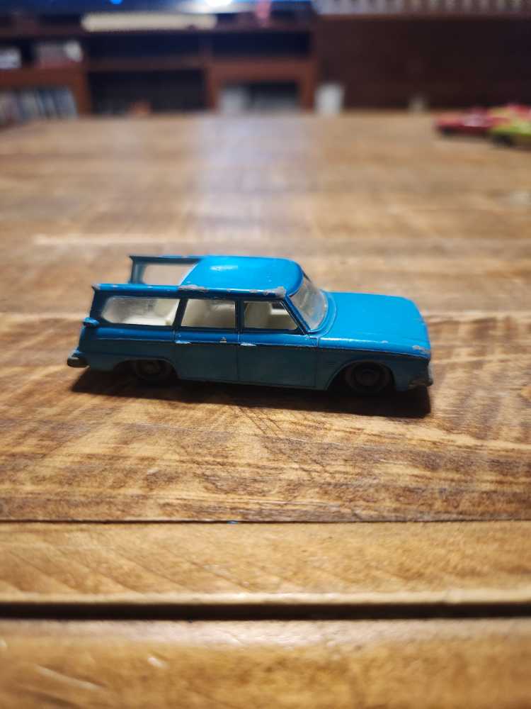 Studebaker Lark Wagonaire 42B-1 - 1-75 Matchbox toy car collectible - Main Image 3