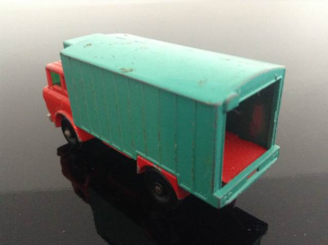 Loose 44C - G.M.C Refrigerator Truck - 1-75 Regular Wheels toy car collectible - Main Image 2