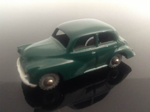 Morris Minor 1000 - Matchbox 75 RW toy car collectible - Main Image 2