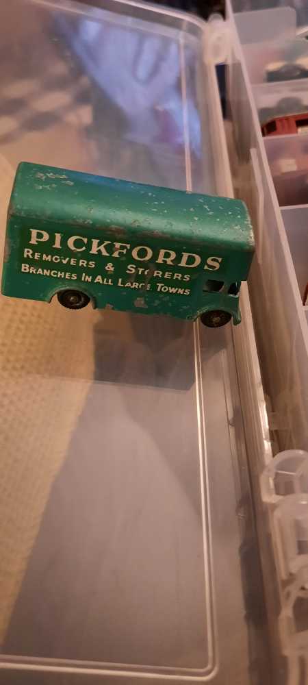 Guy Pickfords Removal Van - Matchbox 75 RW toy car collectible - Main Image 3