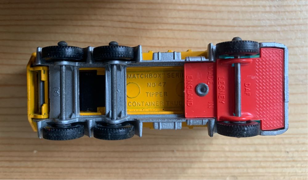 DAF Tipper Container Truck - MBX 1-75 toy car collectible - Main Image 4