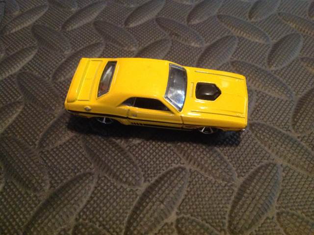 ’71 Dodge Challenger - HW Showroom - 2013 toy car collectible - Main Image 2