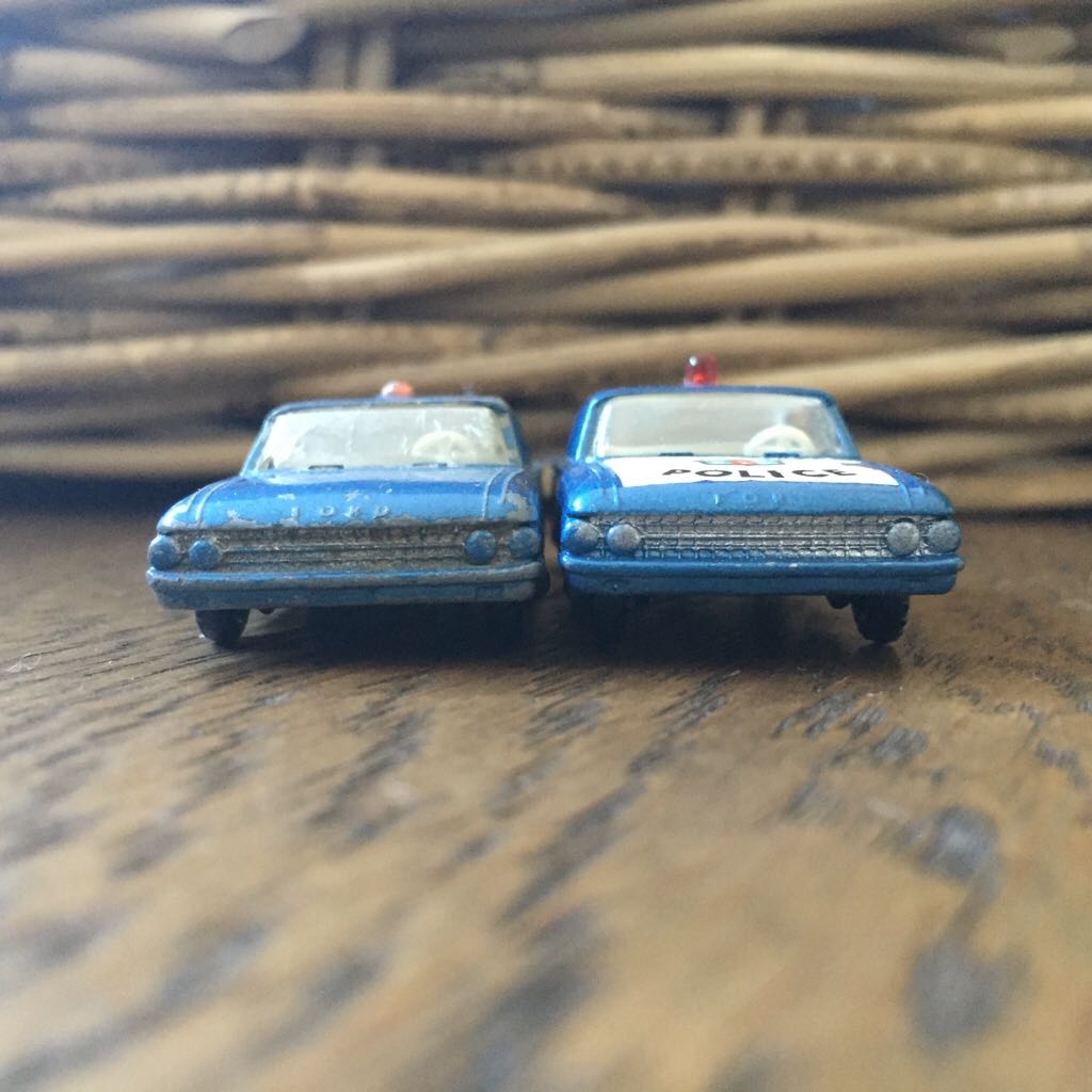 Ford Fairlane Police Car 55B-1 - 1-75 Matchbox toy car collectible - Main Image 2