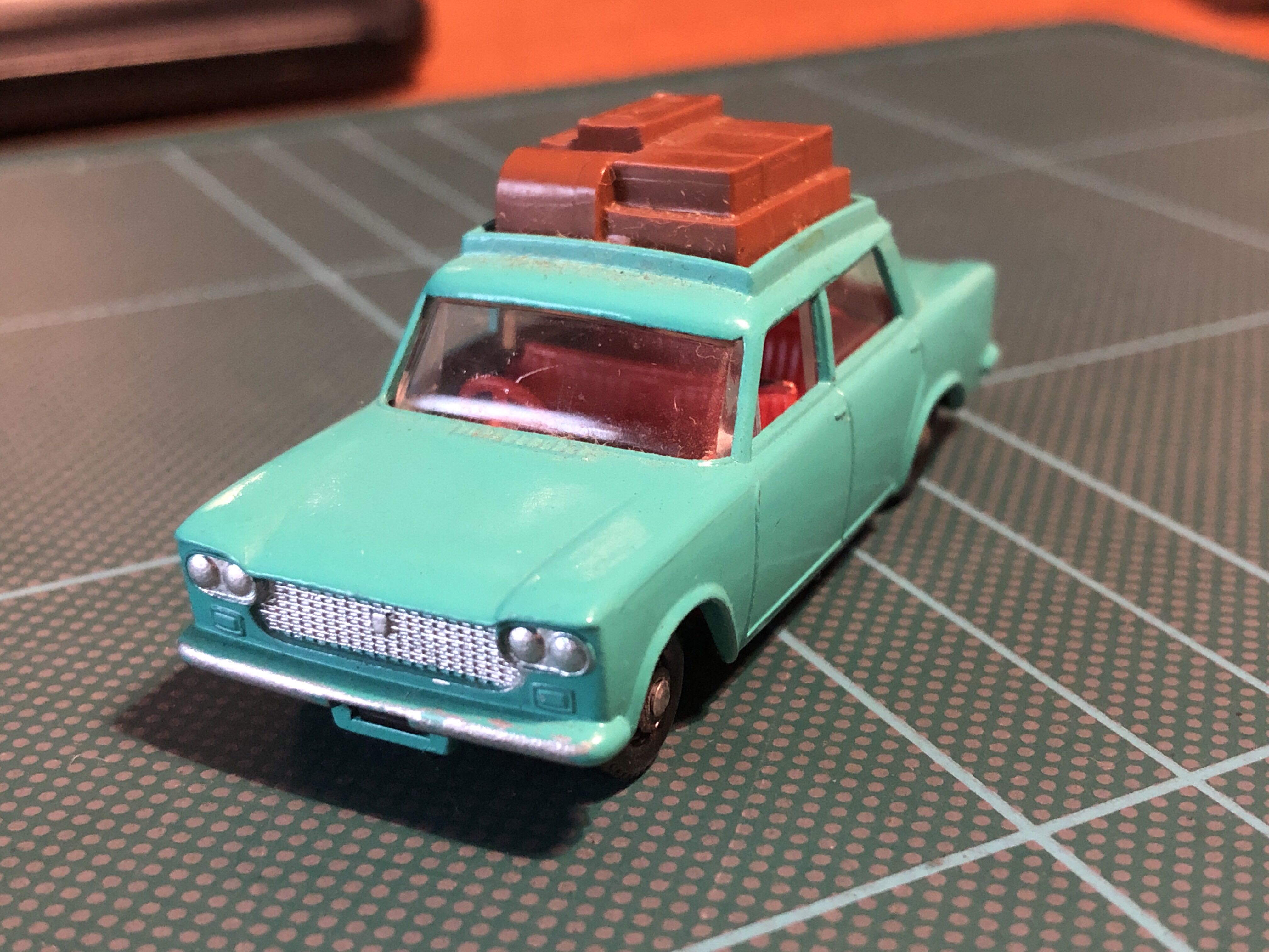 56B - Fiat 1500 - 1-75 Regular Wheels toy car collectible - Main Image 3