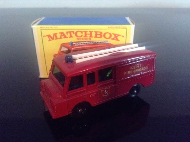 Land Rover Fire Truck - Matchbox 75 RW toy car collectible - Main Image 2