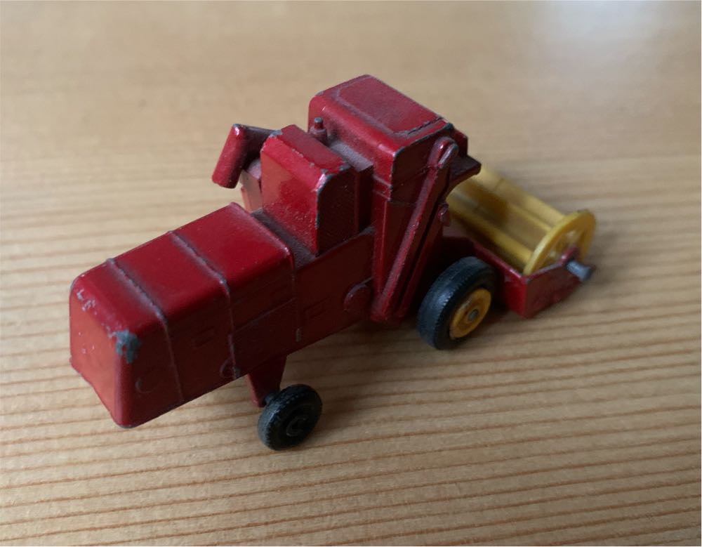 Claas Combine Harvester - Matchbox 75 RW toy car collectible - Main Image 3