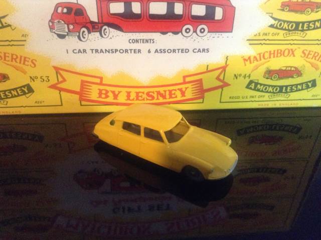 Citroen DS19 - Matchbox 75 RW toy car collectible - Main Image 2
