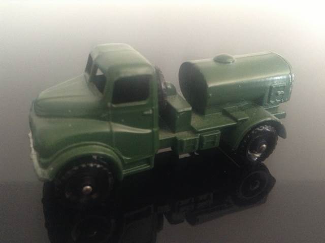 71 Austin 200 Gallon Army Water Truck - Matchbox 75 RW toy car collectible - Main Image 2