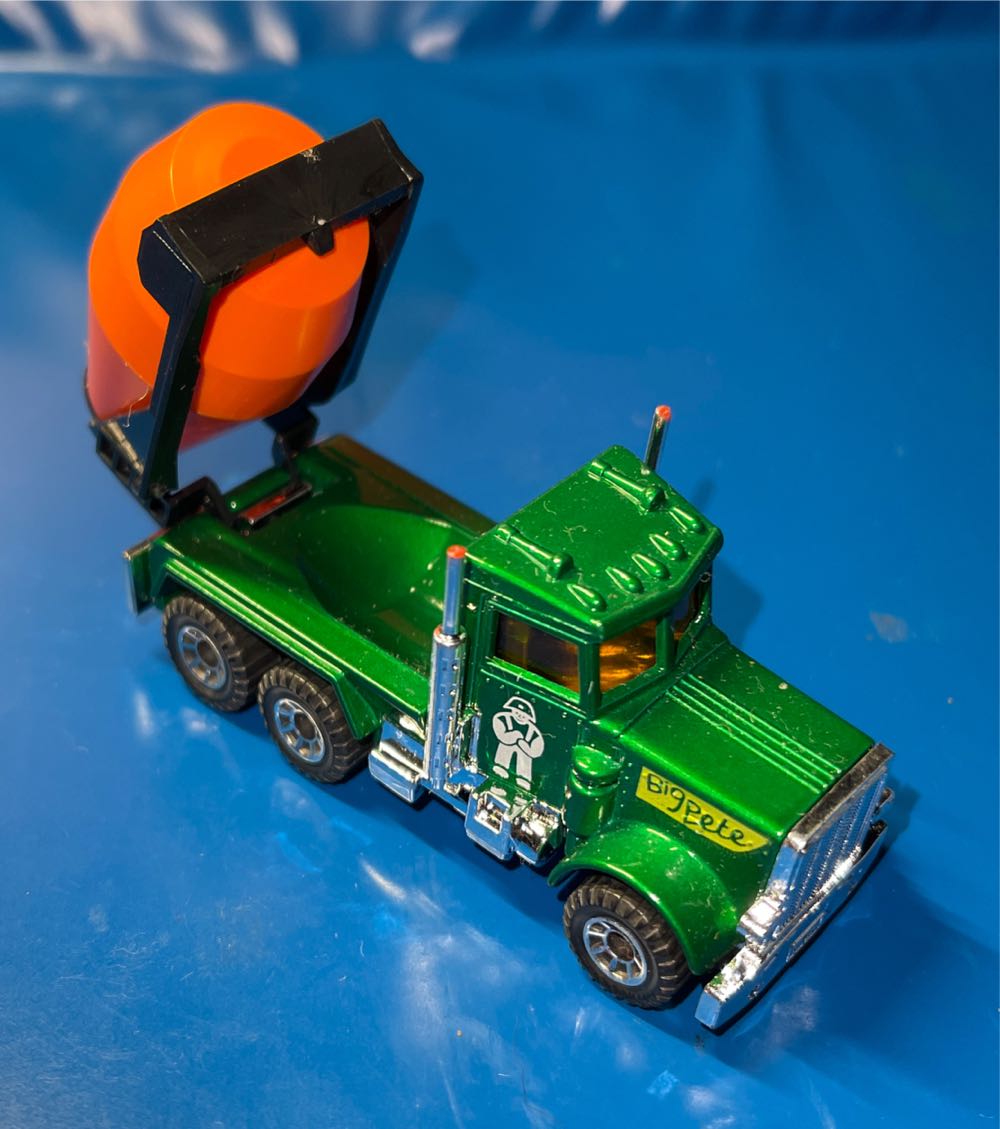 Peterbuilt Cement Truck - Matchbox - Peterbuilt toy car collectible - Main Image 2