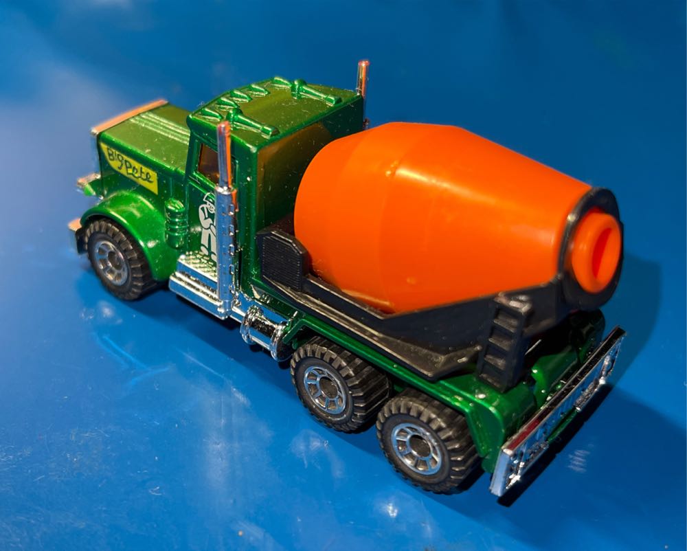 Peterbuilt Cement Truck - Matchbox - Peterbuilt toy car collectible - Main Image 3