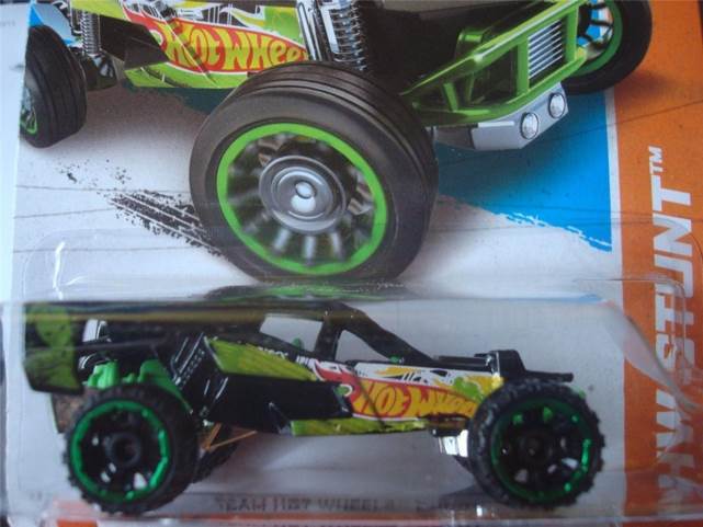 Team Hot Wheels Corkscrew Buggy - HW Stunt toy car collectible - Main Image 2