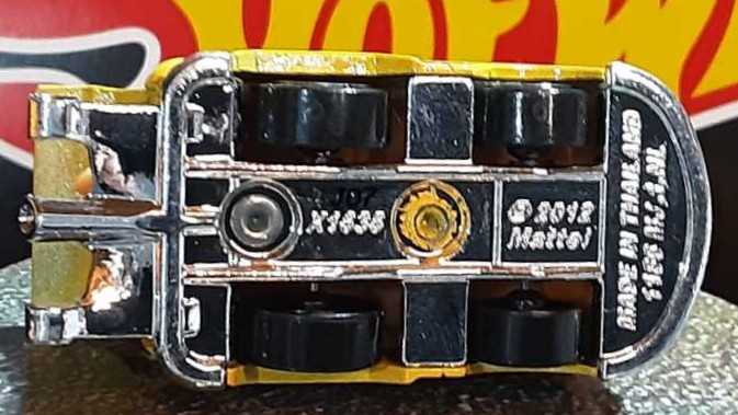 Mainline 2013 169/250 Volkswagen Kool Kombi - HW Showroom toy car collectible - Main Image 3