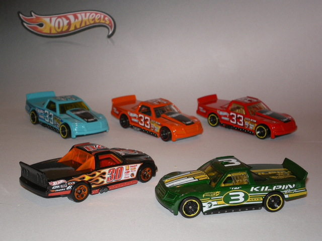 Hotwheels Circle Trucker  - HW Race Team toy car collectible - Main Image 2