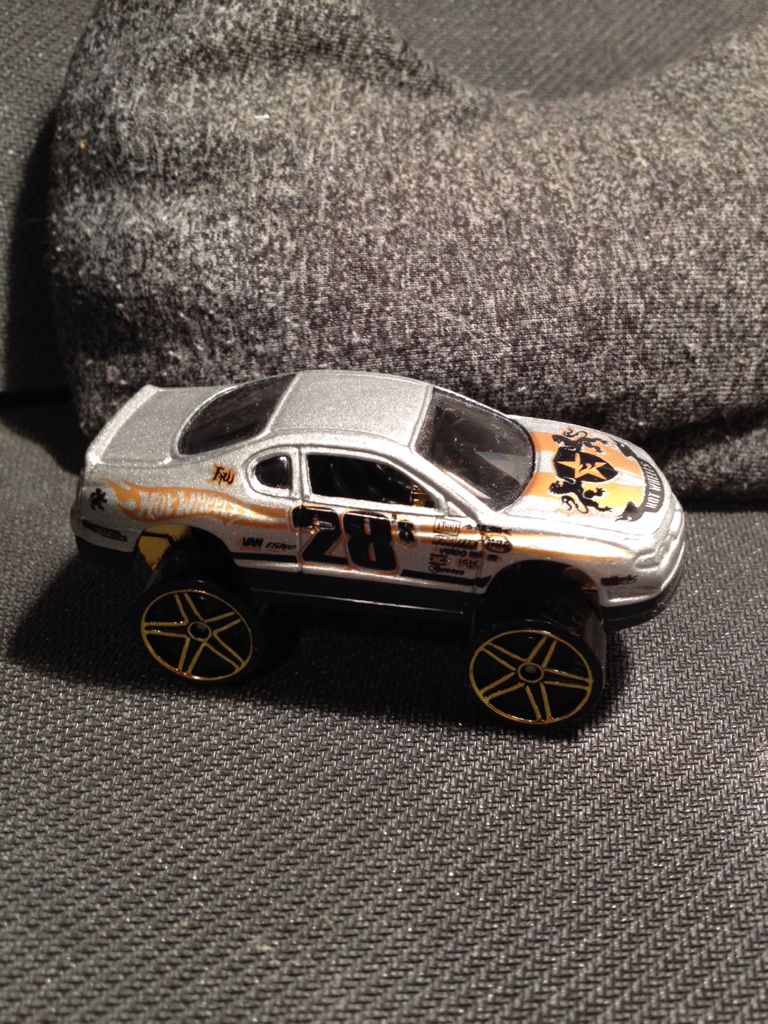 Hotwheels Monte Carlo - Hi-Rakers toy car collectible - Main Image 2