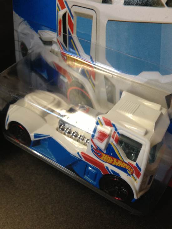 Rennen Rig - 2013 HW Race Team toy car collectible - Main Image 2