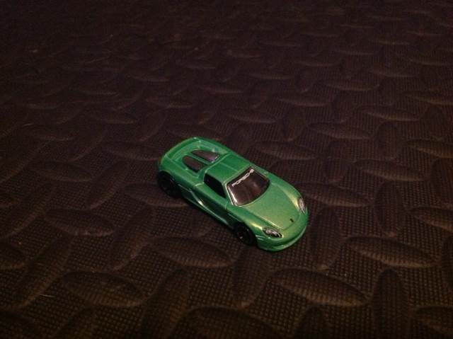 Porsche Carrera GT Green - HW City Street Power toy car collectible - Main Image 2
