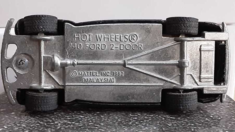 Ford 2-door ’40 - Real Riders toy car collectible - Main Image 3