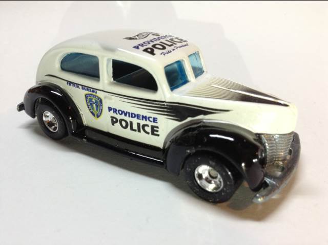 Hotwheels Volkswagen Nee Beetle Cup Silver, Red