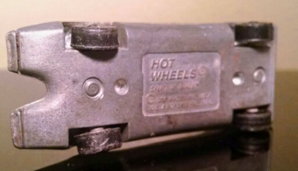 Splittin Image - 1969 Hot Wheels toy car collectible - Main Image 2