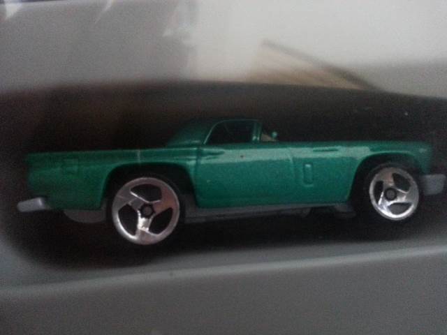 Ford T-Bird ’57, MF Green - 50’s Favorite 5-pack toy car collectible - Main Image 1