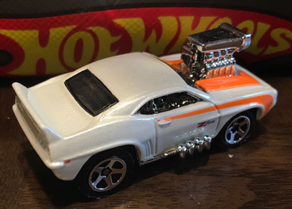 Camaro Z28 1969 (tooned) - 2004 First Editions toy car collectible - Main Image 2