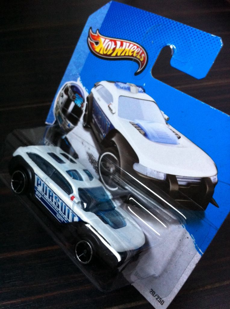 10/10 HW Pursuit - 2013 - HW City - Rescue toy car collectible - Main Image 2