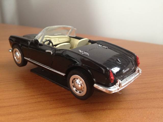Alfa Romeo Giulieta Spider 1600 cc - NewRay toy car collectible - Main Image 2