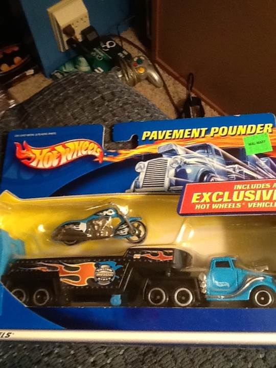 Pavement Pounder - Pavement Pounders toy car collectible - Main Image 1