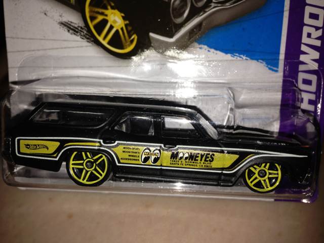’70 Chevelle SS Wagon - HW Showroom - 2013 toy car collectible - Main Image 2