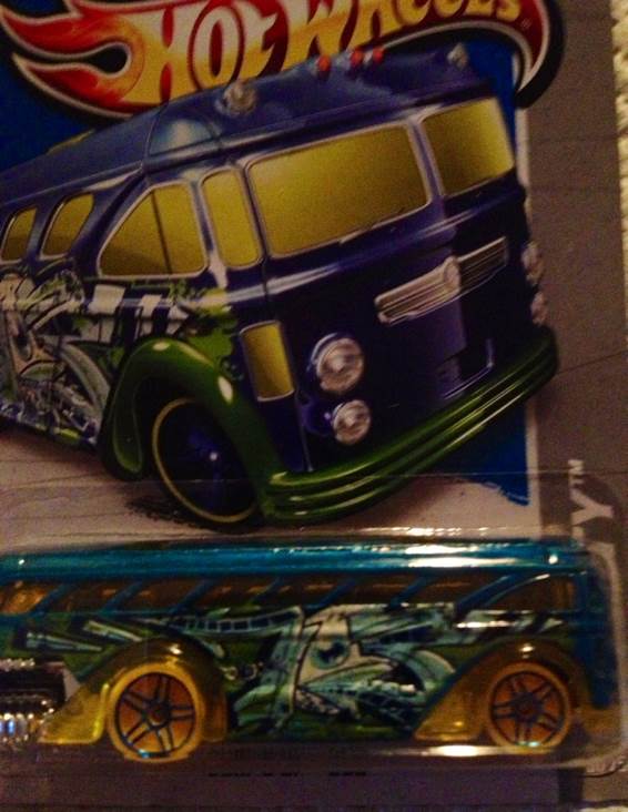 Surf’s Up Bus - HW City toy car collectible - Main Image 1