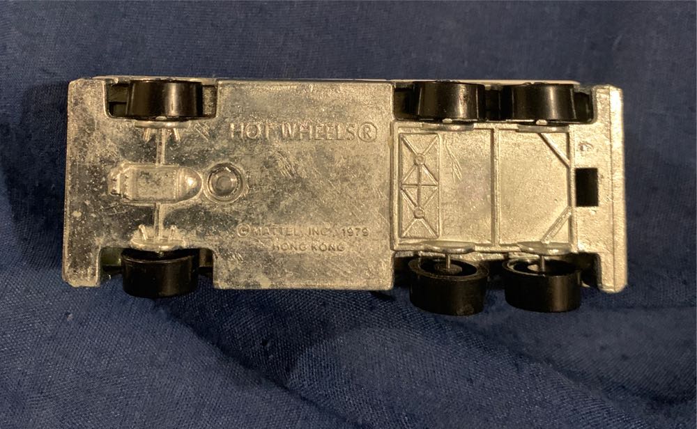 Greyhound MC-8 - Mainline toy car collectible - Main Image 4