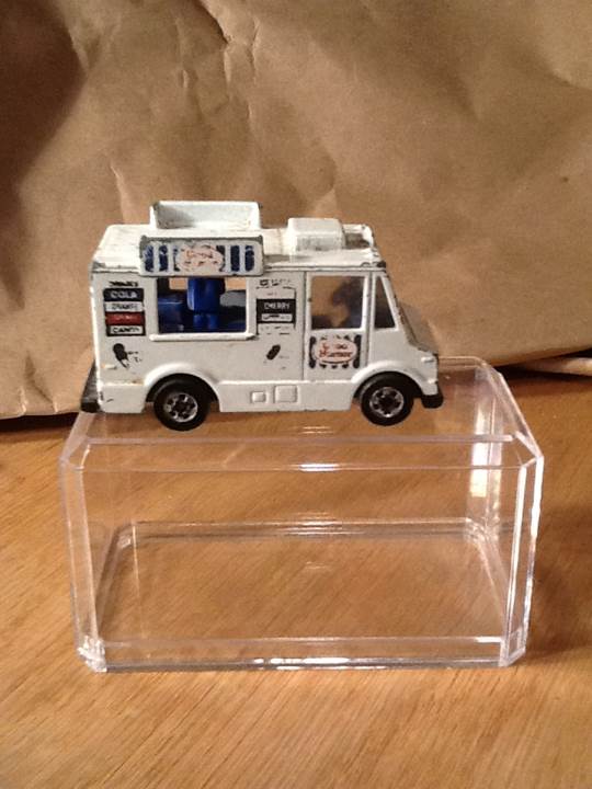 Good Humor Truck - 1986 Hot Wheels Workhorses toy car collectible - Main Image 1