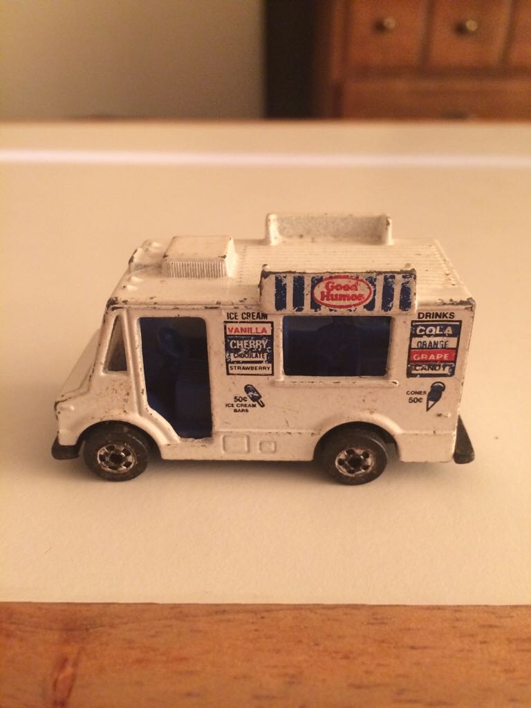Good Humor Truck - 1986 Hot Wheels Workhorses toy car collectible - Main Image 2