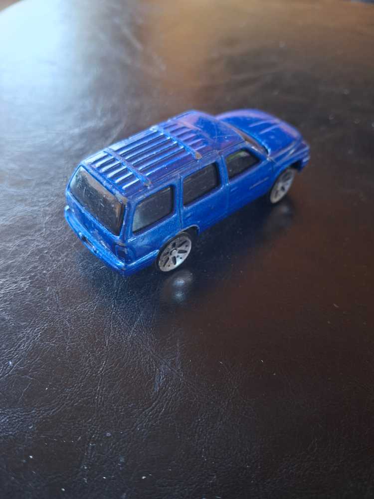 Dodge Durango - Fresh Metal toy car collectible - Main Image 2