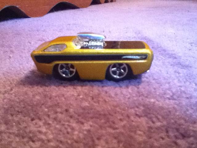 Deora - Tooned toy car collectible - Main Image 2