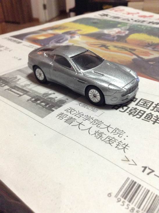 Aston Martin V12 Vanquish 007 - 007 toy car collectible - Main Image 2