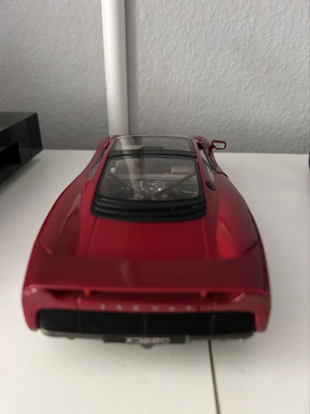 Jaguar XJ220  toy car collectible - Main Image 2