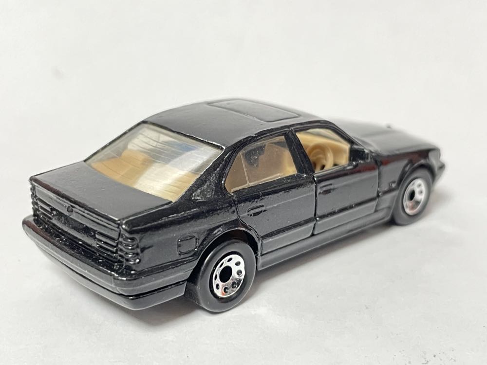 Bmw 5-series  toy car collectible - Main Image 2