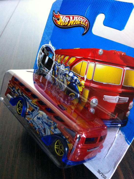 surfin school bus 2013 - 2013 HW City - Graffiti Rides toy car collectible - Main Image 2