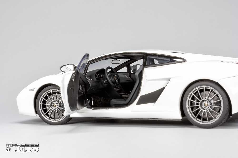 Lamborghini Gallardo Superleggera - Performance toy car collectible - Main Image 3