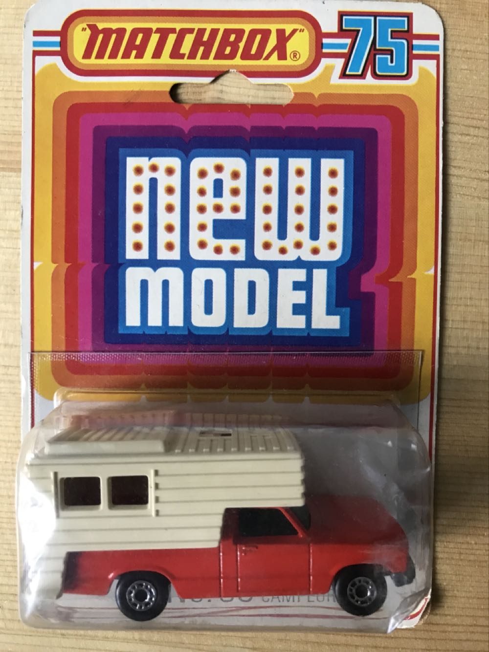 Ford Camper - Matchbox 1-75 Superfast toy car collectible - Main Image 2