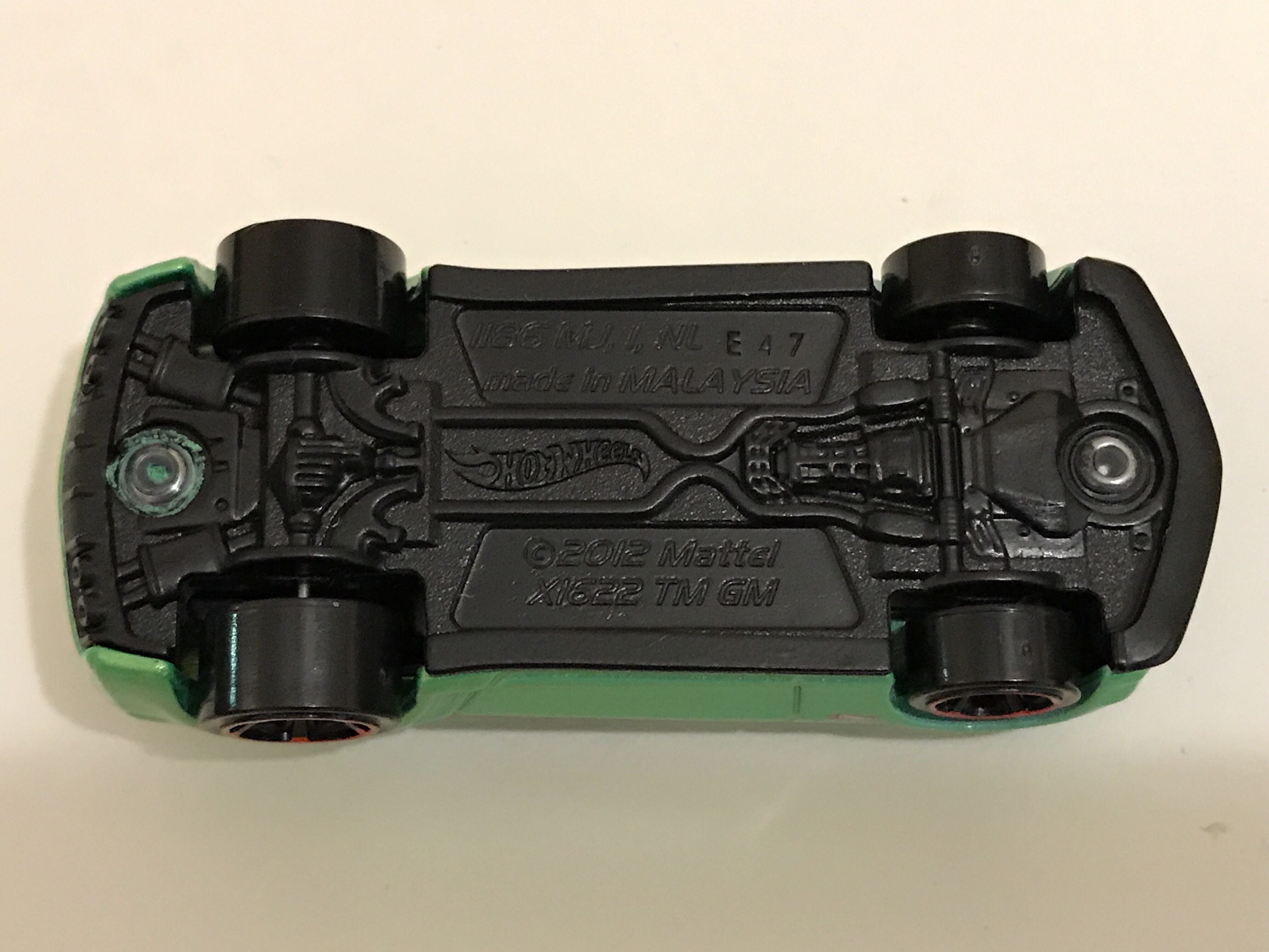 Chevy Camaro Special Edition  - HW Garage toy car collectible - Main Image 4