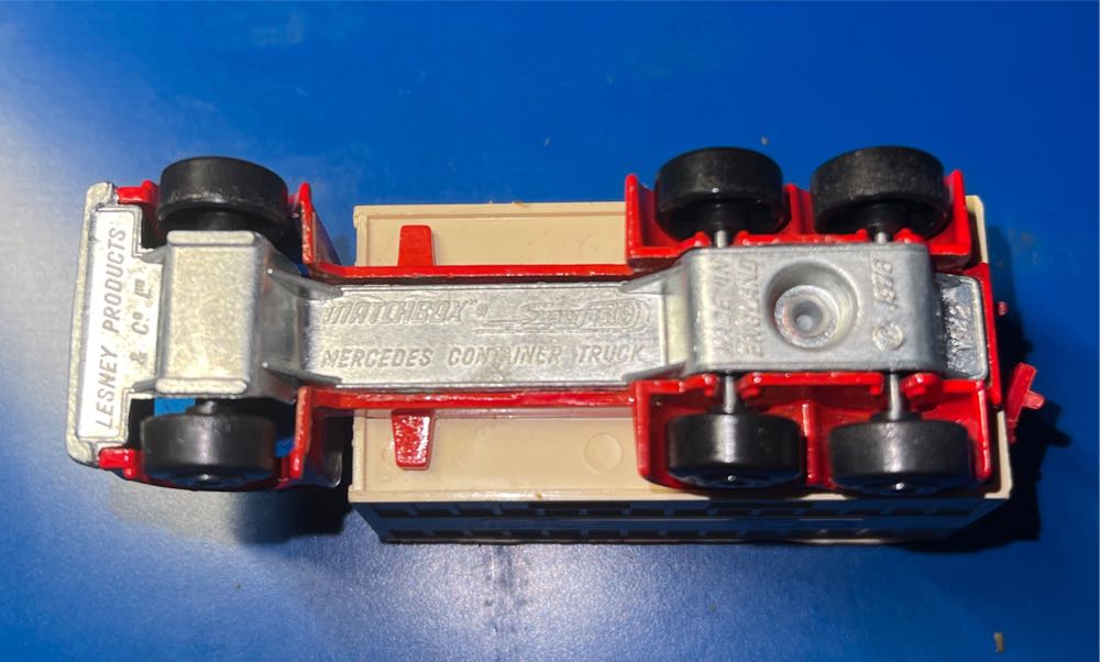 Mercedes Container Truck - Matchbox 1-75 toy car collectible - Main Image 4