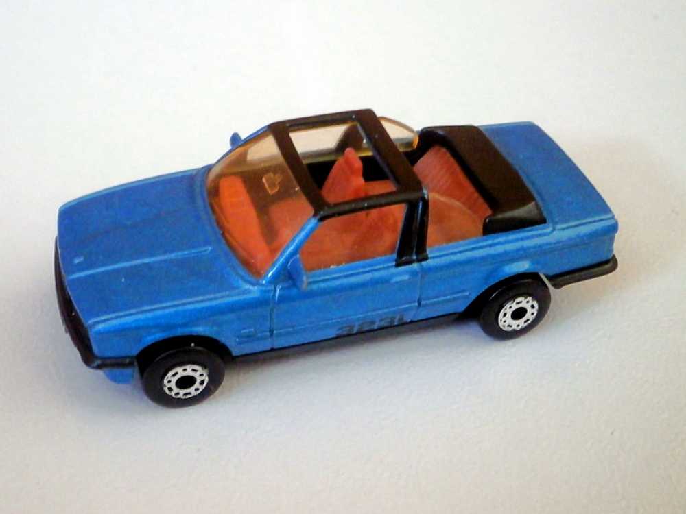 BMW 323i Cabriolet - Matchbox toy car collectible - Main Image 2