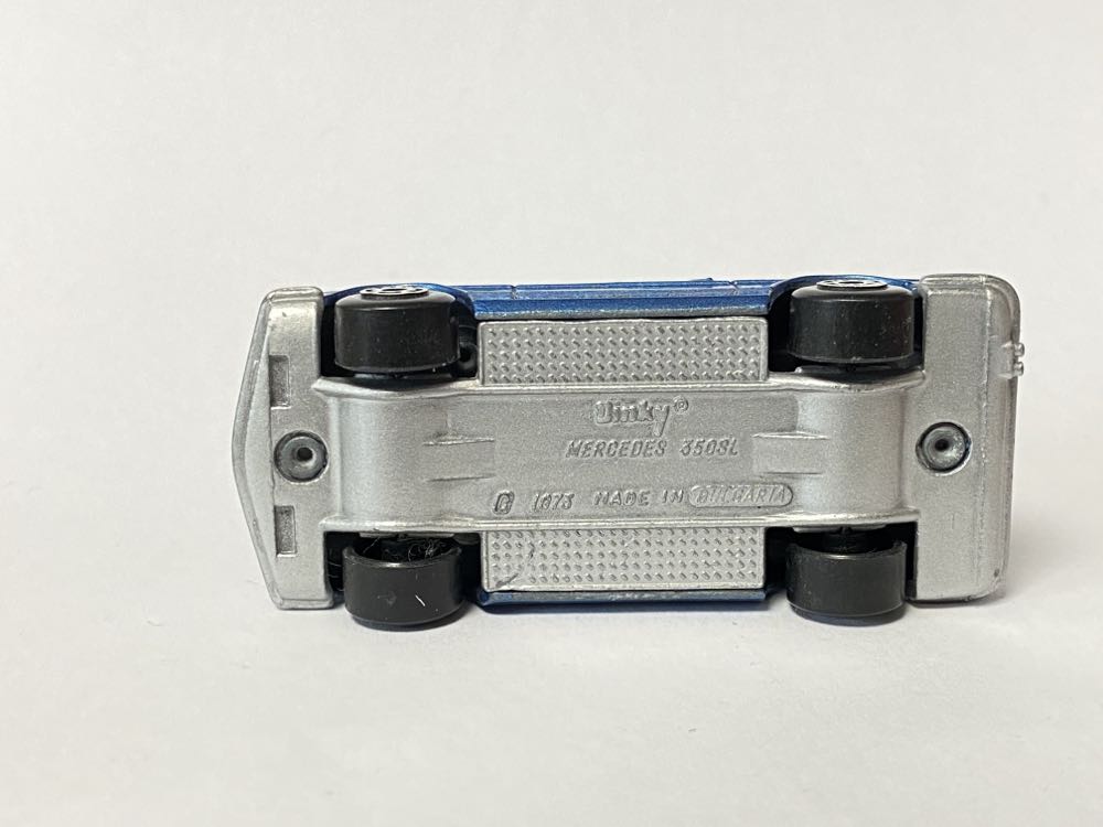 Mercedes 350 SL - 1-75 Superfast toy car collectible - Main Image 3