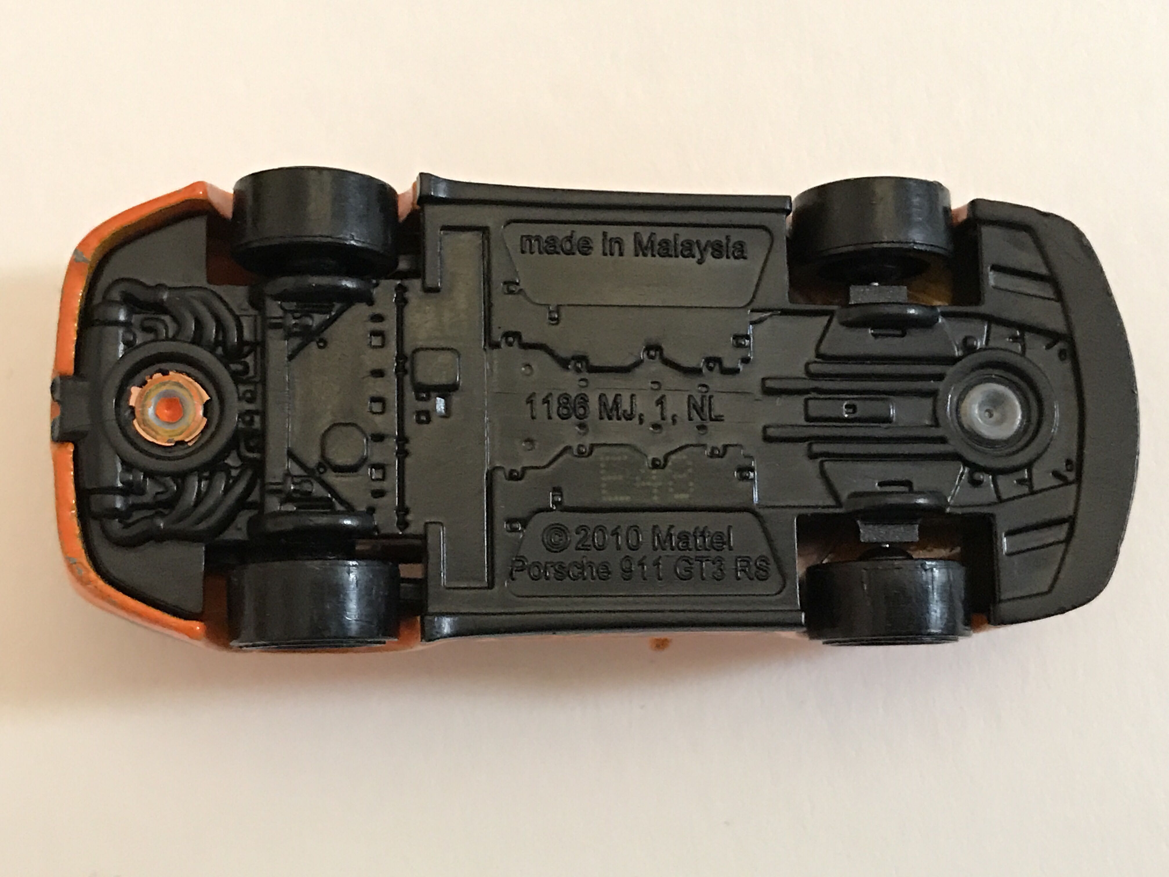 Porsche 911 GT3 RS - 2013 - HW Showroom - Asphalt Assault toy car collectible - Main Image 4