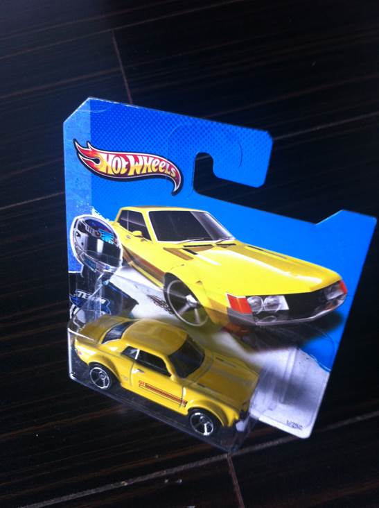 Hot Wheels - 2013 HW City - Street Power toy car collectible - Main Image 2